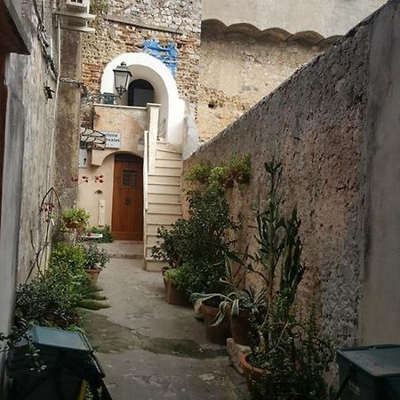 Torrione San Giovanni II Terracina Eksteriør billede